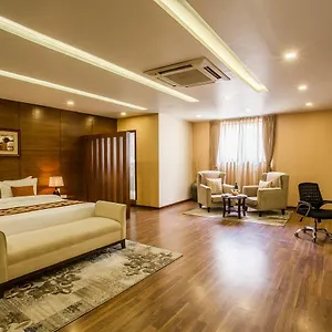 Hotel Yatri And ****